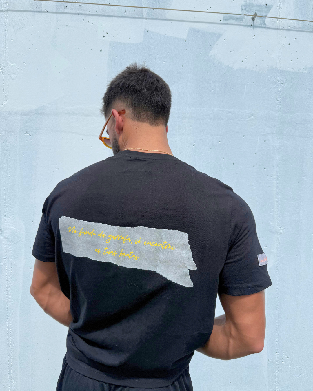 "No fundo da garrafa, só encontrei as tuas beatas."