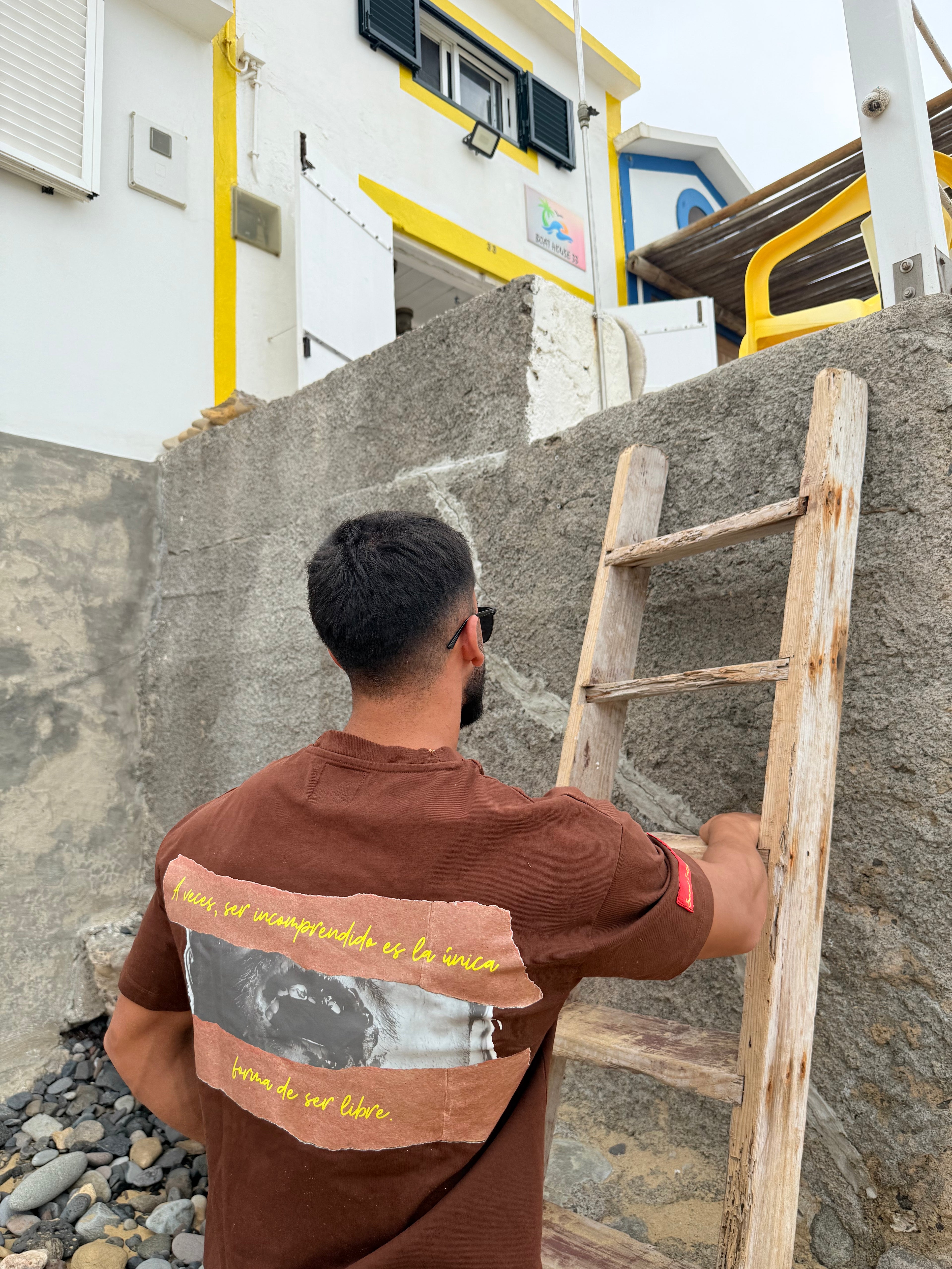 "A veces, ser incomprendido es la única forma de ser libre"